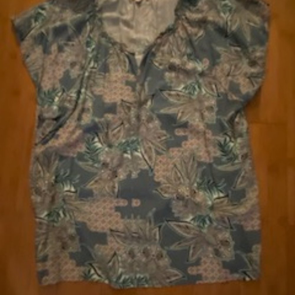 Loft flowered top size L never worn